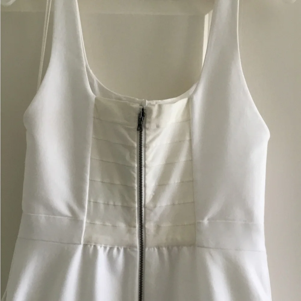 Alice and Olivia Diana sleeveless structured midi dress - Picture 5 of 10
